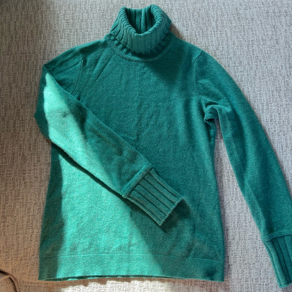 Kinross Cashmere Turtleneck Pullover Sweater – Size S, Moss-Kelly Green